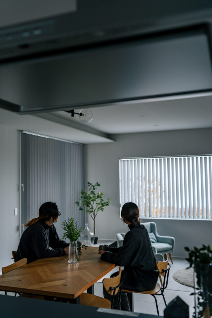 湖風に寄り添う2階リビング