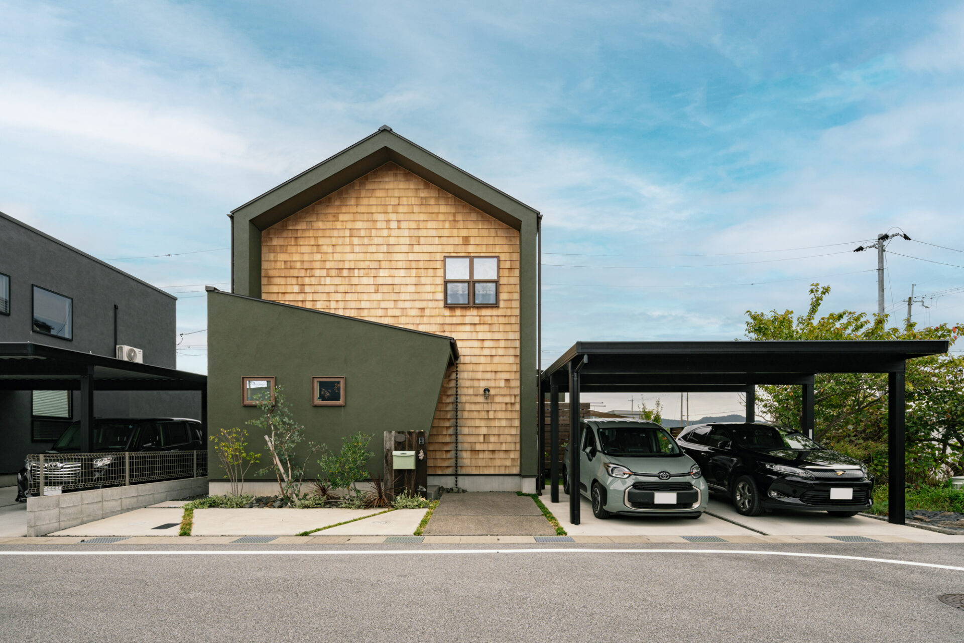 視線と気配がめぐる家