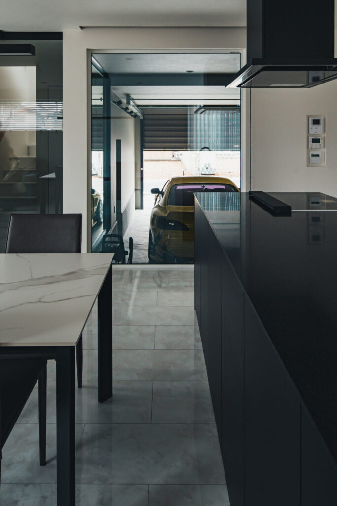 愛車と過ごす静かなアジト